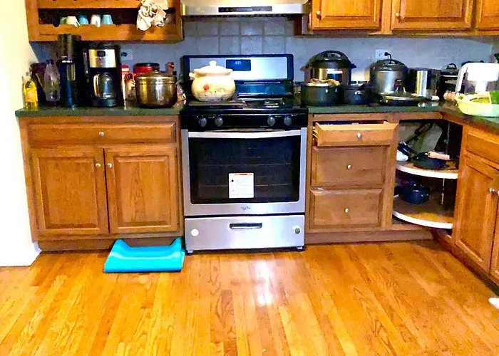 B1 A Private In Downtown With Desk And Wi-fi Near Everything * Naperville