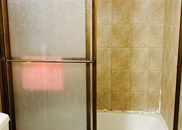 B4 A Private In Downtown With Desk And Wi-fi Near Everything Habitación en casa particular Naperville