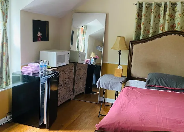Habitación en casa particular B4 A Private In Downtown With Desk And Wi-fi Near Everything *
