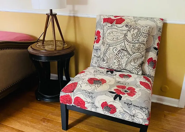 B4 A Private In Downtown With Desk And Wi-fi Near Everything * Naperville